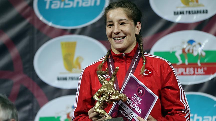 Turkish female wrestler wins Paris World Championships
