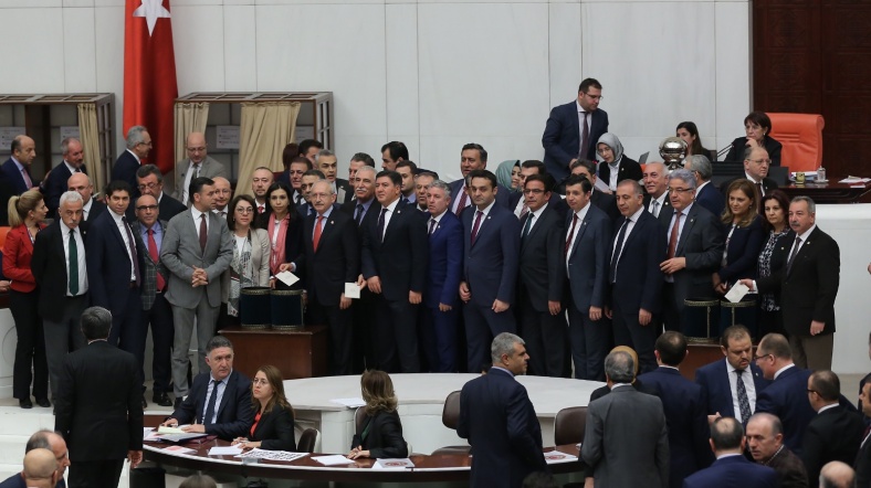 Turkish MPs approve constitution change