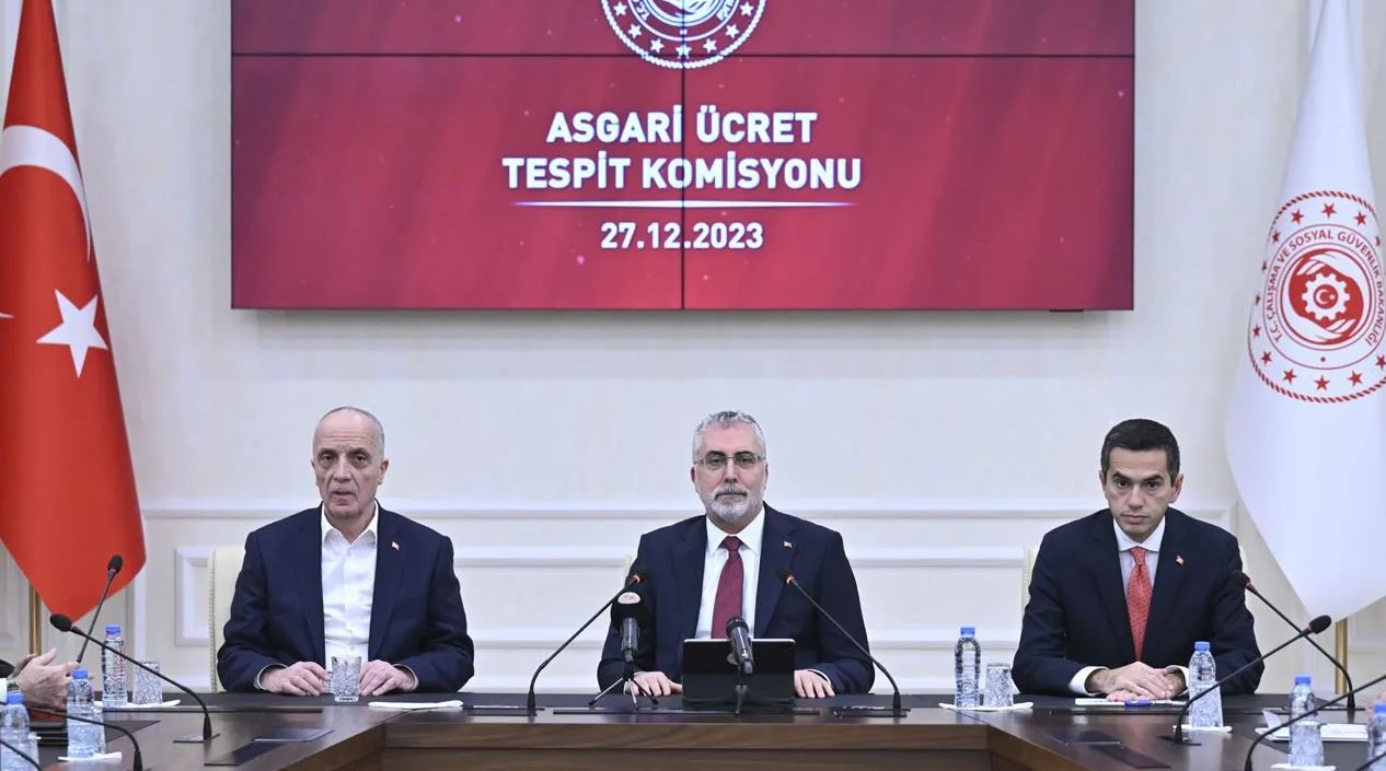 Türkiye raises monthly minimum wage by 49% for 2024