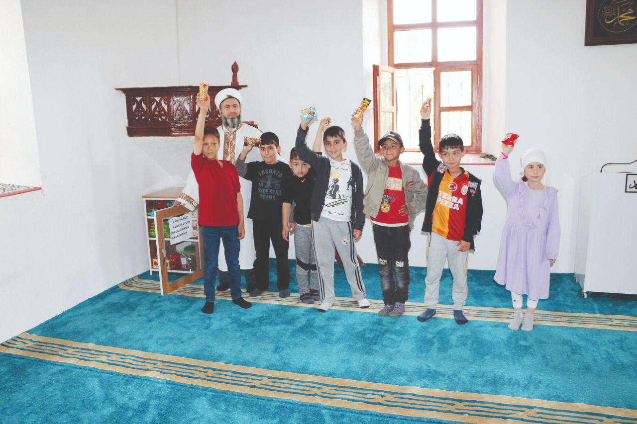 Villagers praise Imam's project to make children love mosque