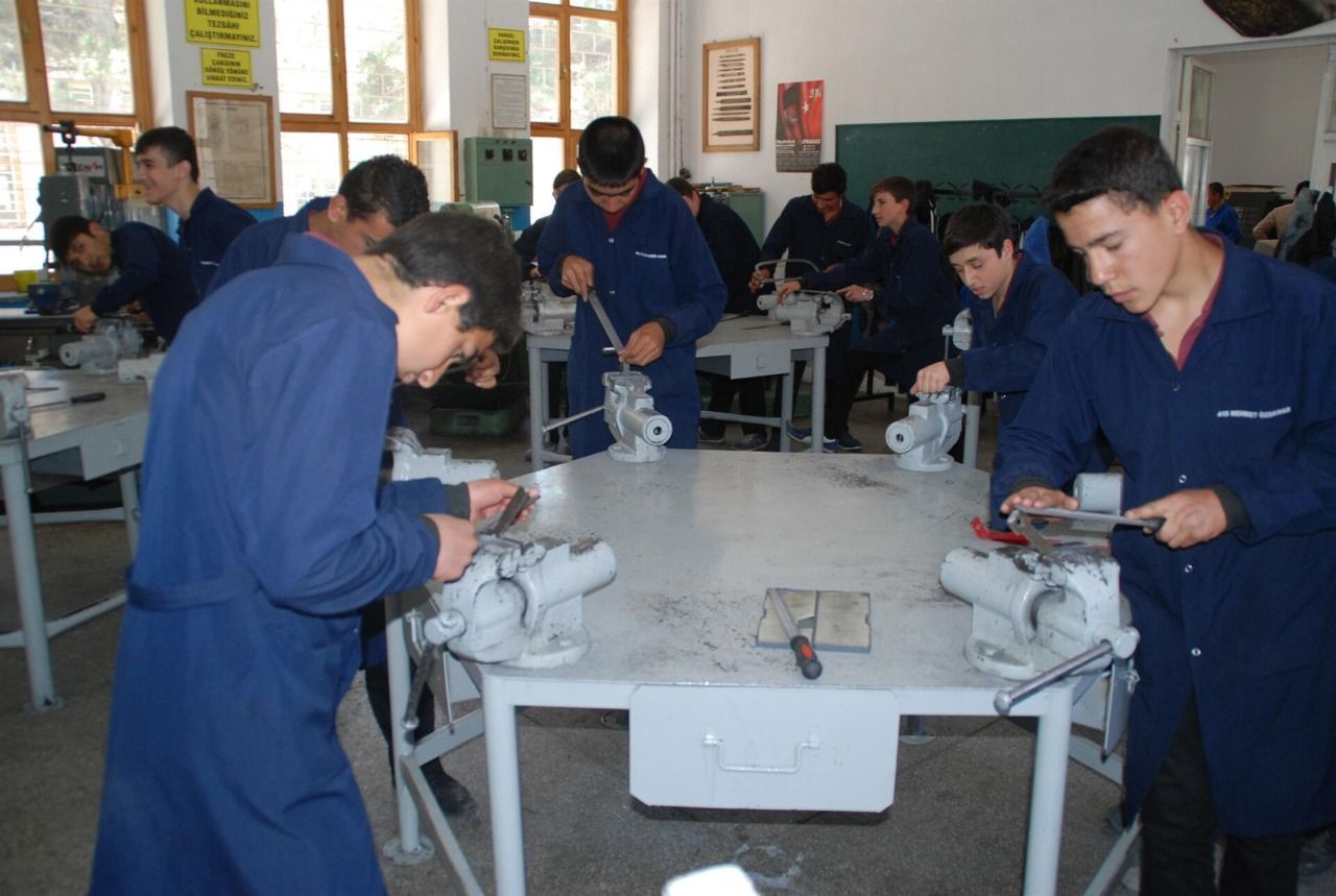 Vocational high schools rearranged, but the victims of internship forgotten
