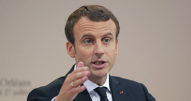 Wikileaks reveals 21,000 Macron campaign emails