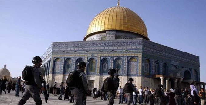 Zionist Israeli Forces raid Masjid Al-Aqsa