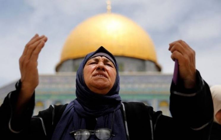 Zionist regime's police leave Al-Aqsa mosque and Palestinians declare victory